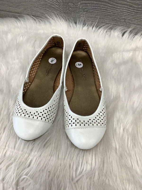 Flats for festive day outings -White Shoes Flats Christian Siriano For Payless, Size 8