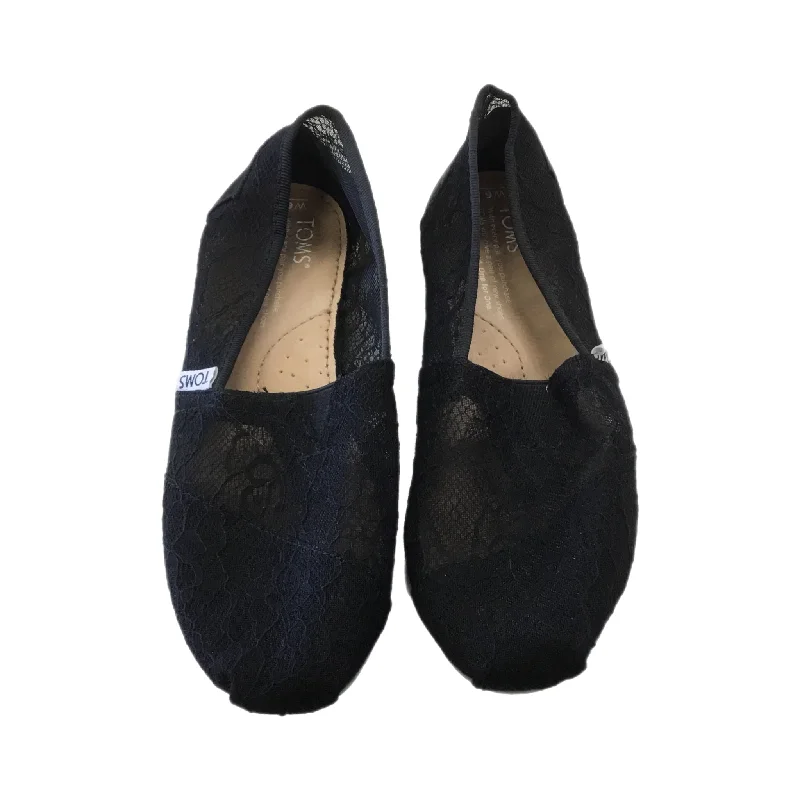 Flats with resilient midsole builds -Shoes Flats By Toms In Black, Size: 6.5