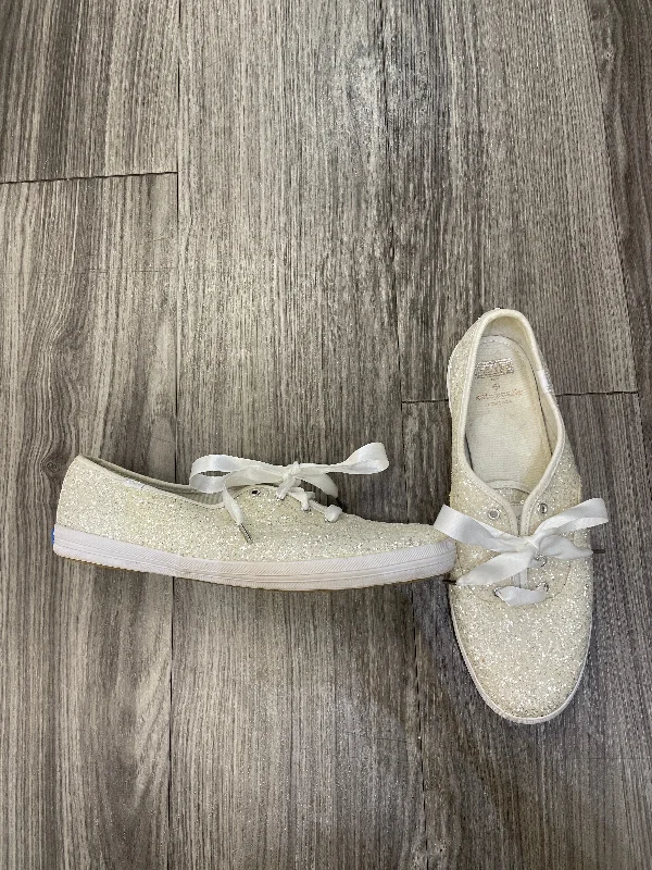 Flats with barely-there builds -White Shoes Flats Kate Spade, Size 10