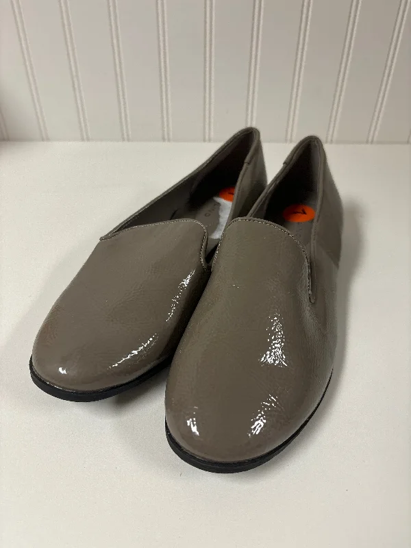 Flats for outdoor day meals -Taupe Shoes Flats Bandolino, Size 7