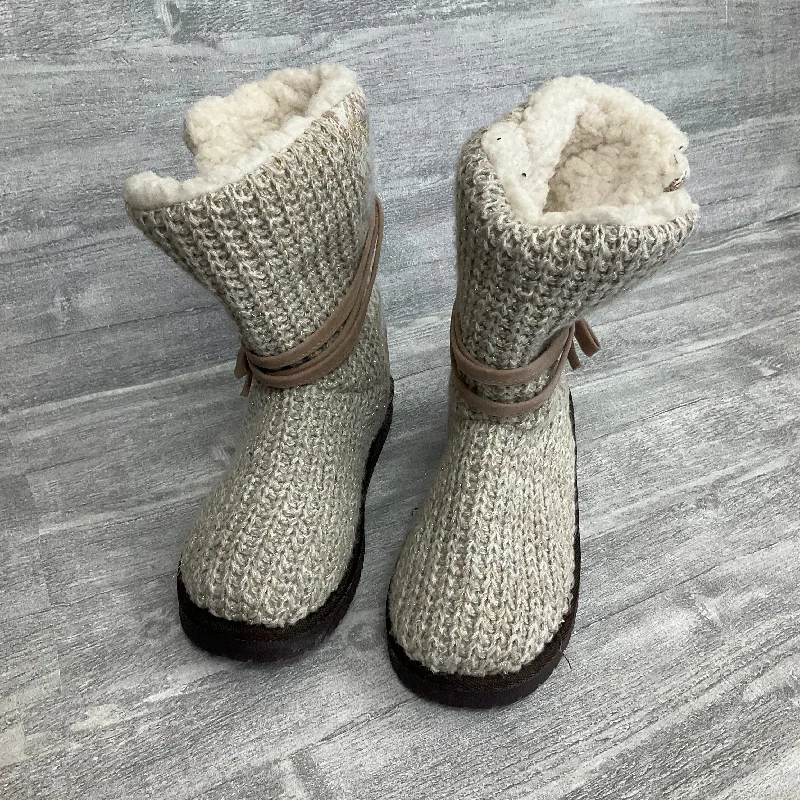 Slippers for short calm -Slippers By Muk Luks In Cream & Tan