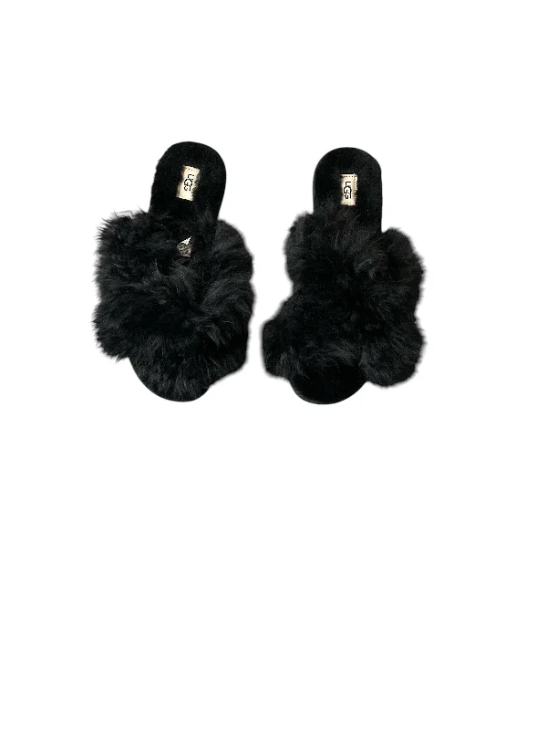 Basic slippers for all-day wear -Slippers By Ugg In Black