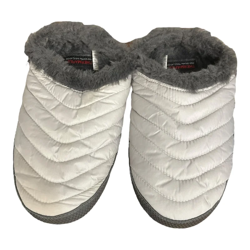 Slippers for evening downtime -Grey Slippers Eddie Bauer, Size 8