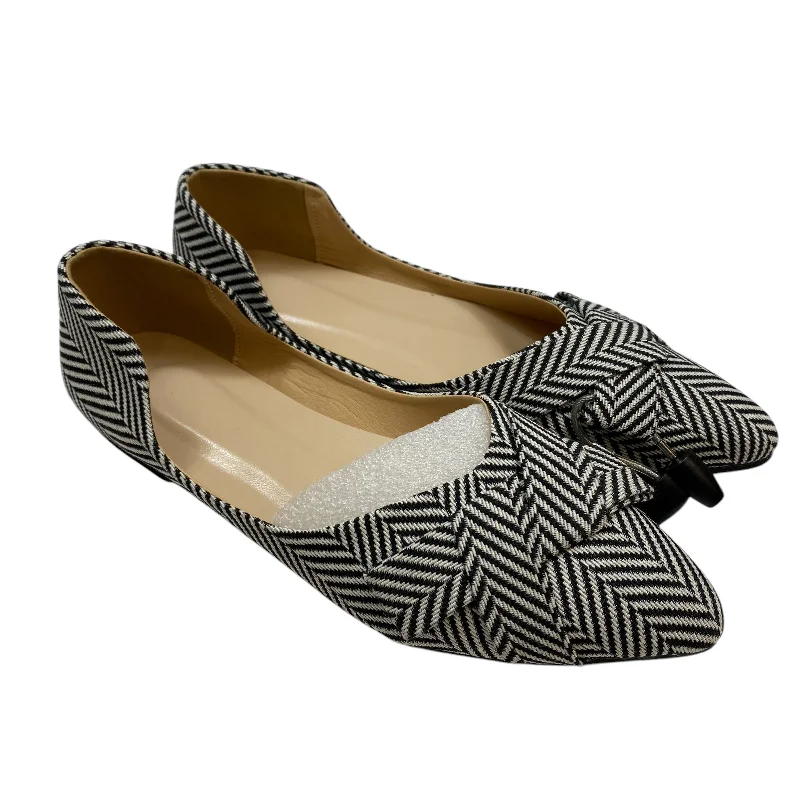 Flats with solid upper builds -Shoes Flats By Clothes Mentor In Black & White, Size: 9.5