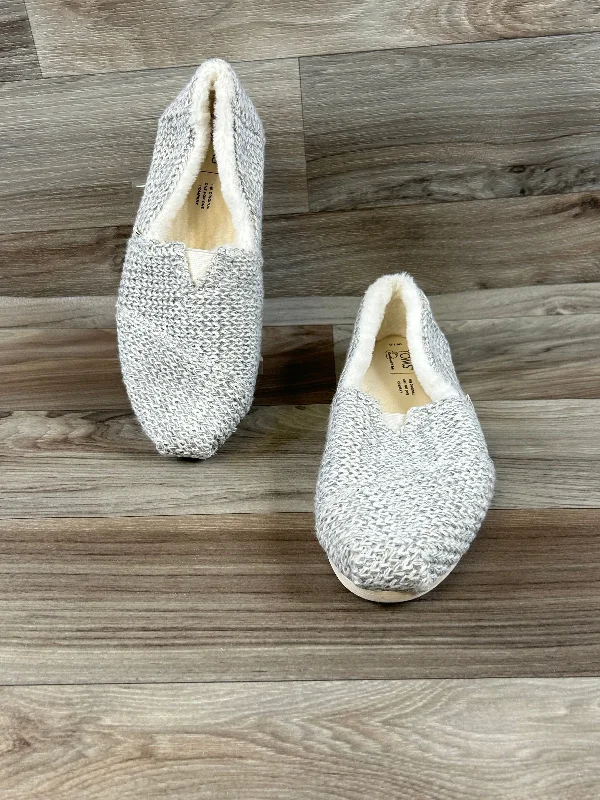 Flats with resilient footbed layers -Shoes Flats By Toms In Grey & White, Size: 10