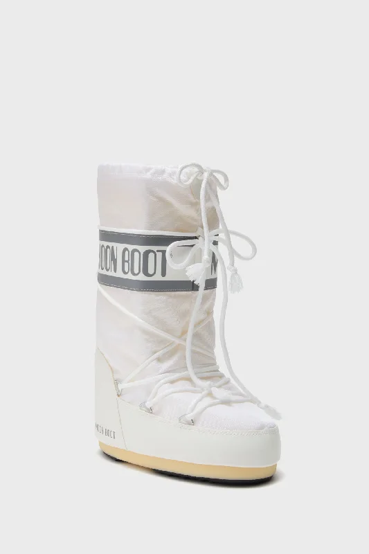 Boots for relaxed frost vibes -White Icon Nylon Boots