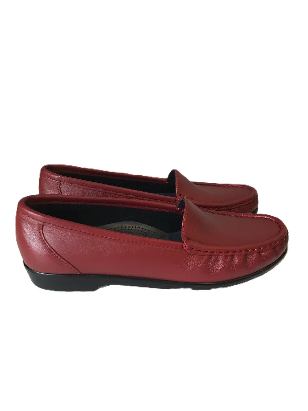 Flats with delicate lace trims -Red Shoes Flats By Sas, Size: 7.5