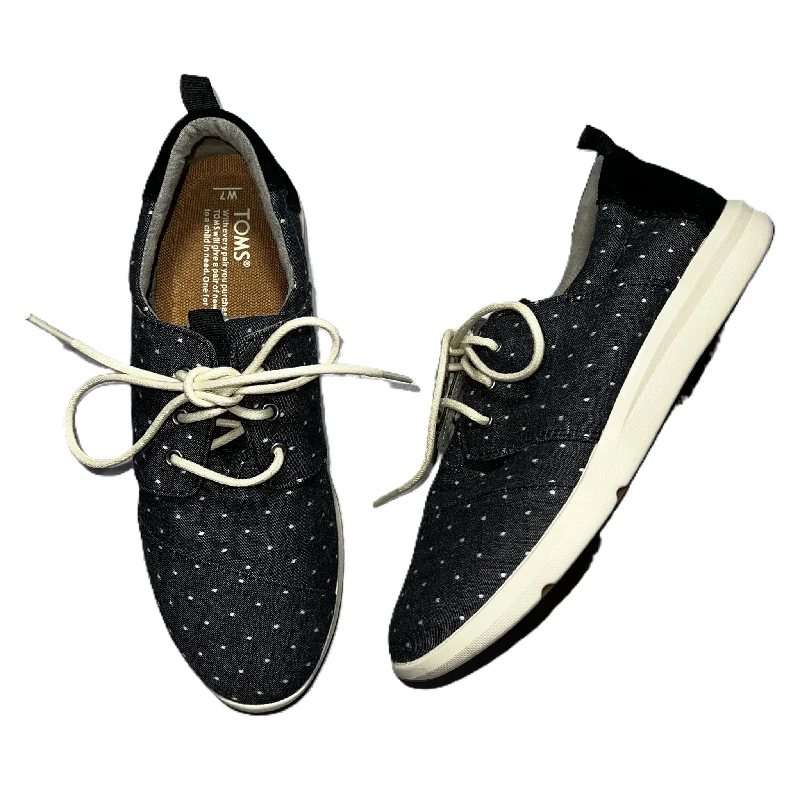 Flats for indoor day vibes -Shoes Flats By Toms In Polkadot Pattern, Size: 7