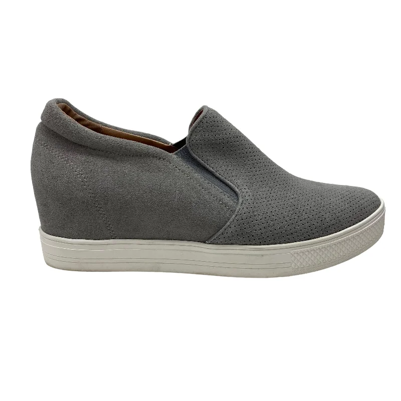 Flats for casual day meetups -GREY SHOES FLATS by CASLON Size:9.5