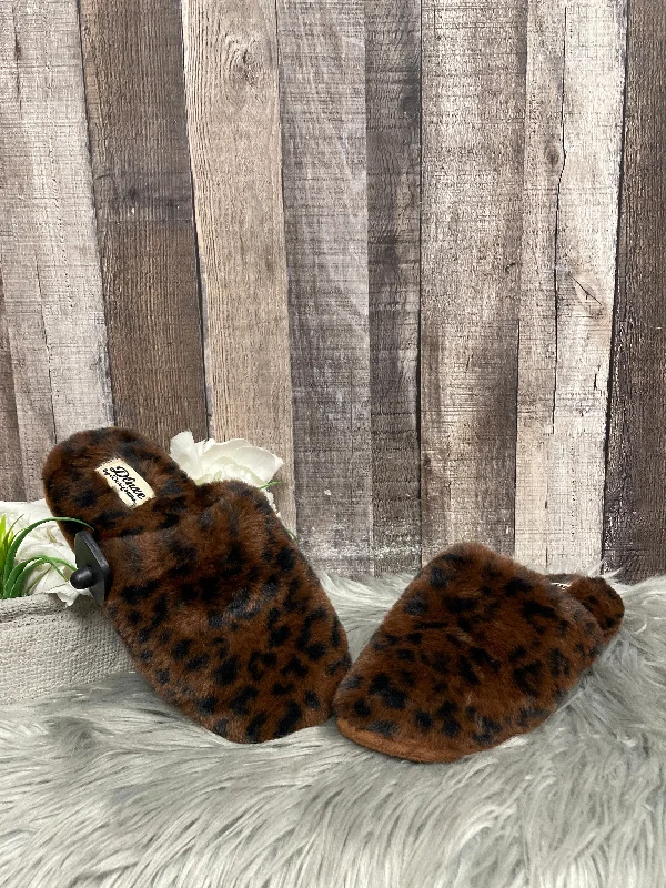 Slippers with sparkly finish -Animal Print Slippers Cme, Size 7