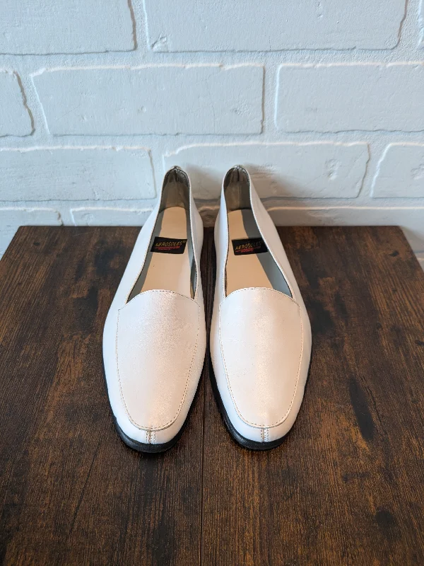 Flats with sharp minimalist lines -White Shoes Flats Aerosoles, Size 6.5