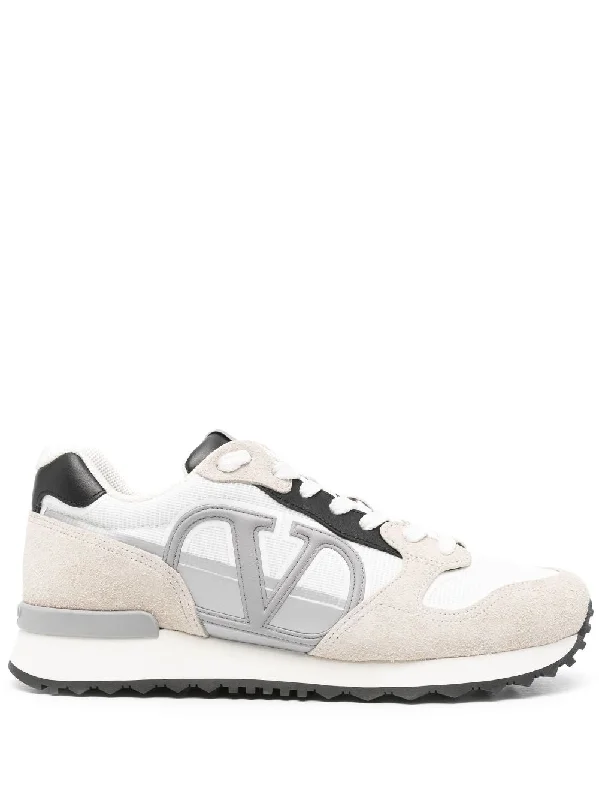 Durable athletic shoes for rugged runs-VALENTINO GARAVANI Panelled Design Vlogo Pace Sneaker - Men