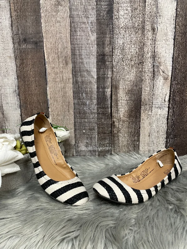 Flats for petite women casual looks -Shoes Flats By Mossimo In Striped Pattern, Size: 8