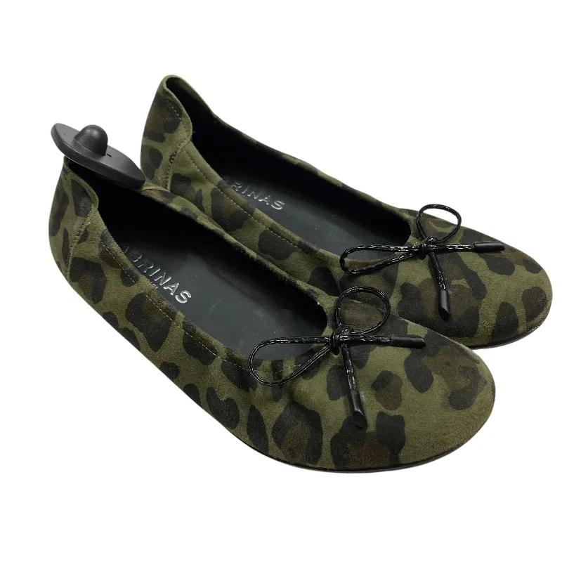 Flats with bold fabric accents -Shoes Flats By Sabrinas In Green, Size: 8.5