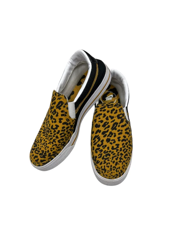 Flats with floral embroidered accents -Shoes Flats By Nike In Animal Print, Size: 7